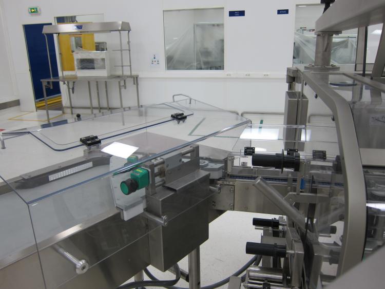 high speed linear labelling machine for ampoules, vials or cylindrical containers NERI BL600