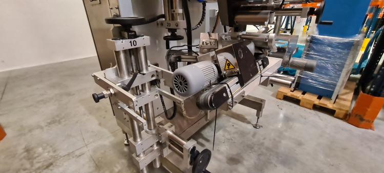 Top labelling machine Pago with Zebra head