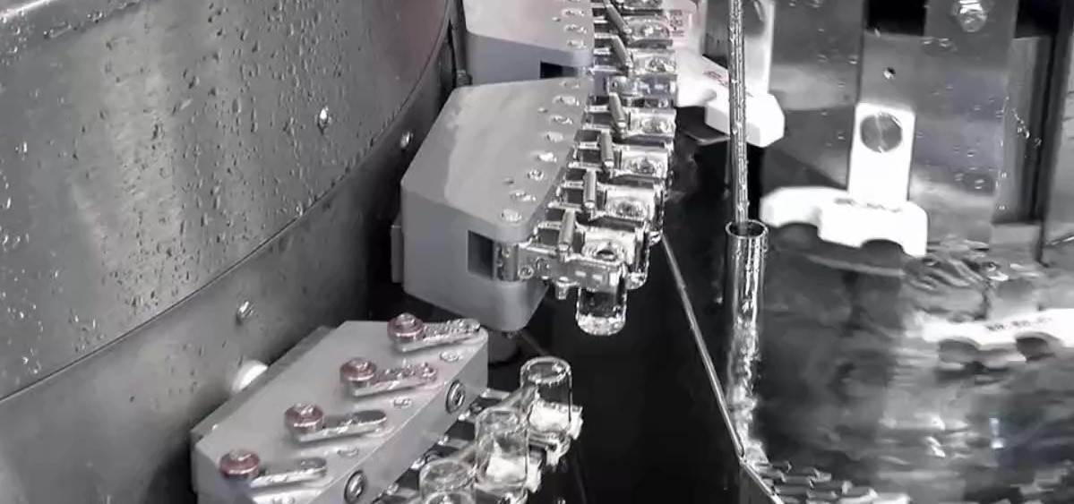 Washing/ cleaning machines