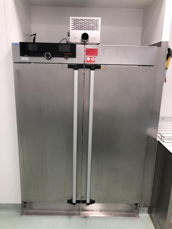 Pass-trough oven MEMMERT UF750TS