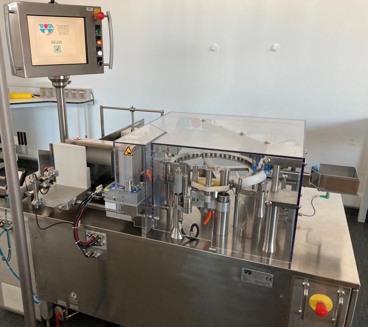 Labelling machine for ampoules and vials ROTA RE200