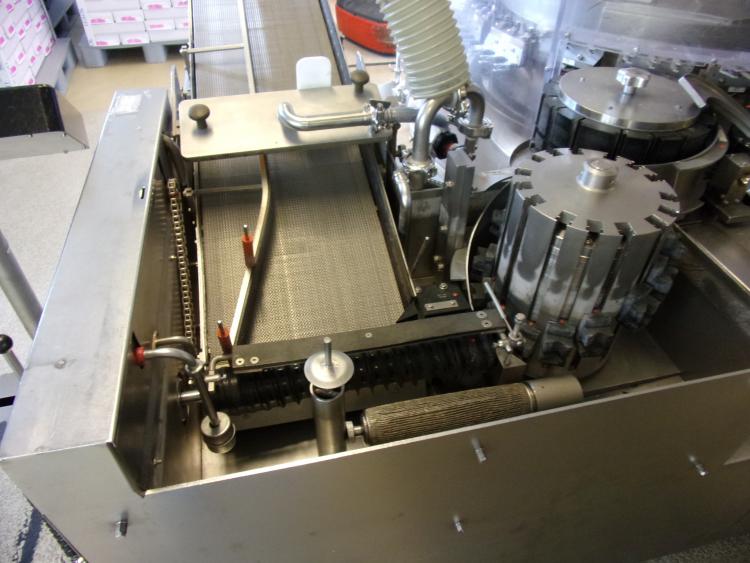 Bausch & Stroebel ampoules filling line
