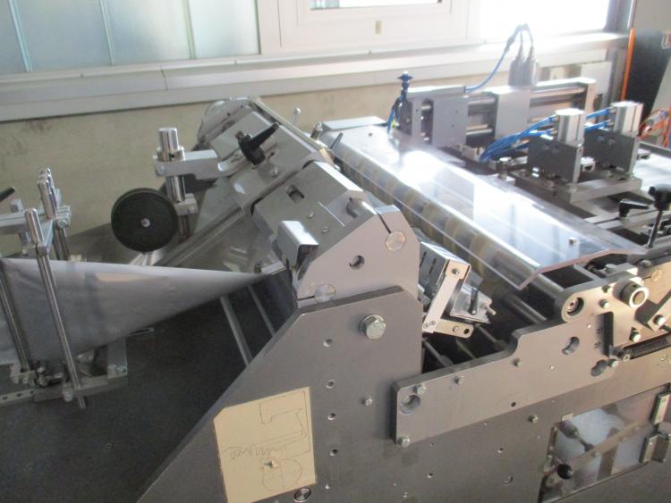 Horizontal form/ fill/ seal machine LAUDENBERG