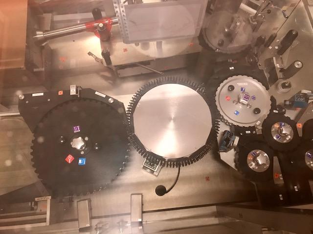 Automatic labelling machine for ampoules, cartridge and vials Bausch & Stroebel ESA 1025