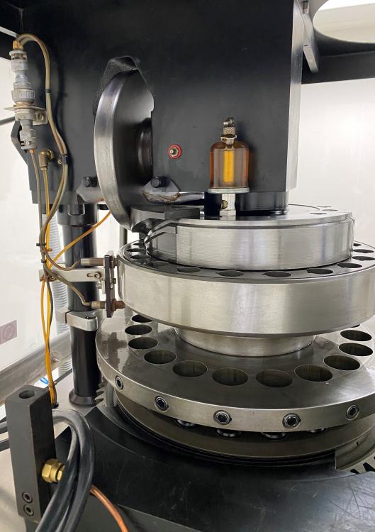 Rotary tablet press Manesty D4