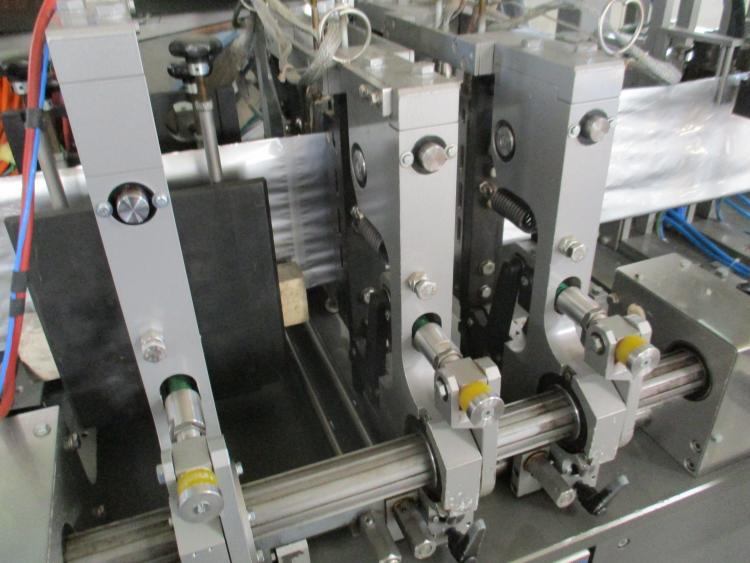 Horizontal form/ fill/ seal machine LAUDENBERG