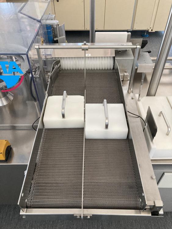 Labelling machine for ampoules and vials ROTA RE200