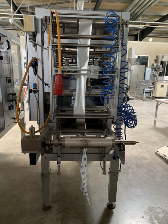 Filling machine for stickpack